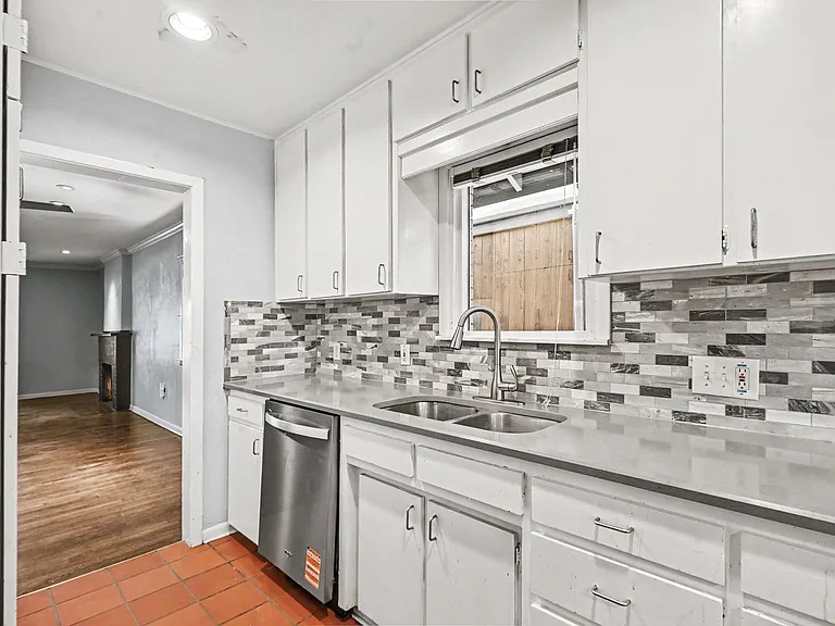 4012 W 6th St — Photo 12