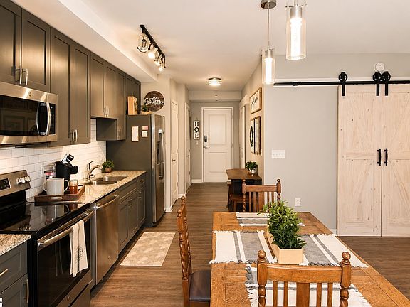 4th image of 100 E Washington St APT 32