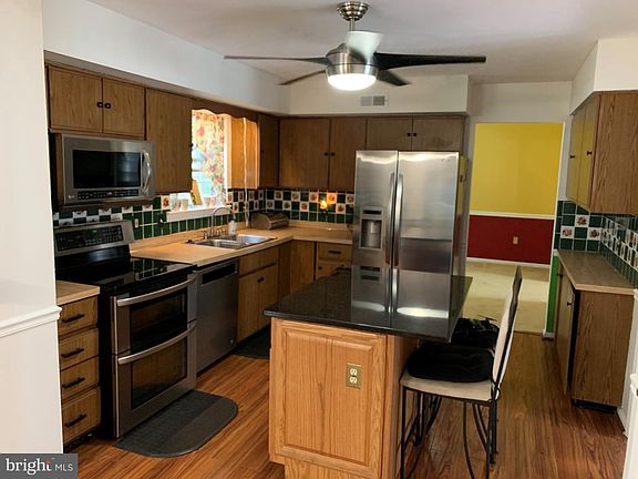 2nd image of 727 Fox Chase Cir