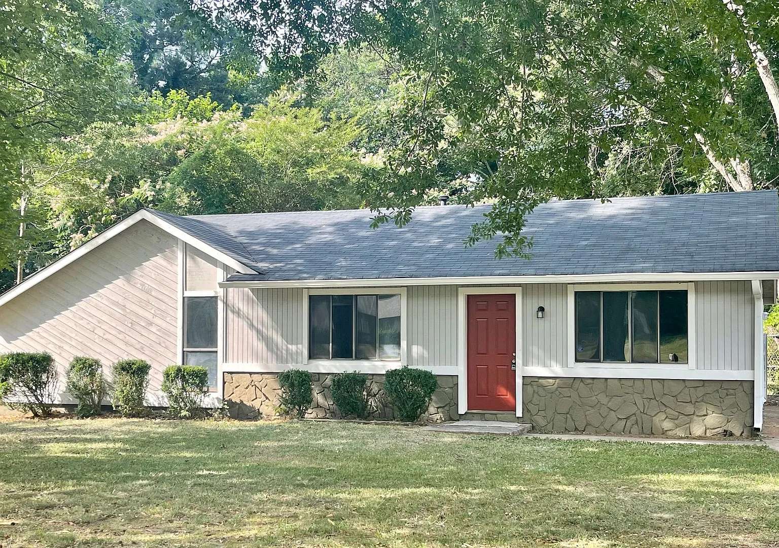 3 Bed/1.5 Bath Ranch In Serene Neighborhood! — Photo 1