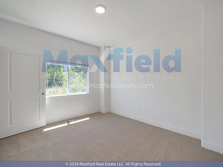 1598 N 1950 E — Photo 9