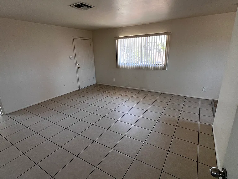 4430 N 8th Ave #8 — Photo 8