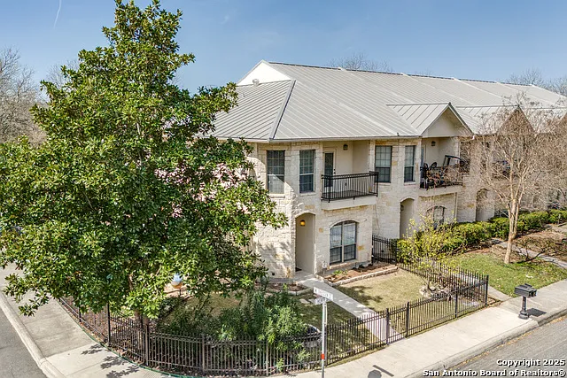 3 bed, 2.5 bath, 2277 sqft, $2,800 — Photo 2