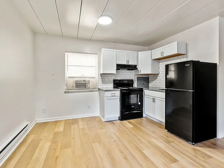 7382 E Main St — Photo 3