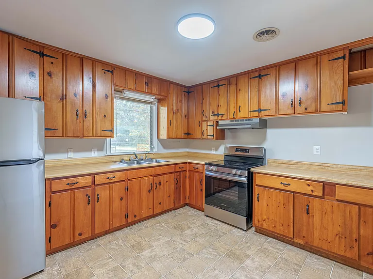 325 Bayless Ave — Photo 11