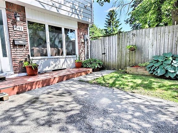 2nd image of 541 Parkview Cres