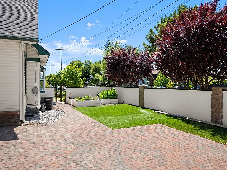 1028 W Chelan Ave — Photo 31