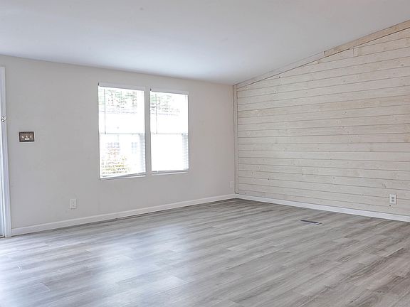 4th image of 8469 Knollwood Dr.