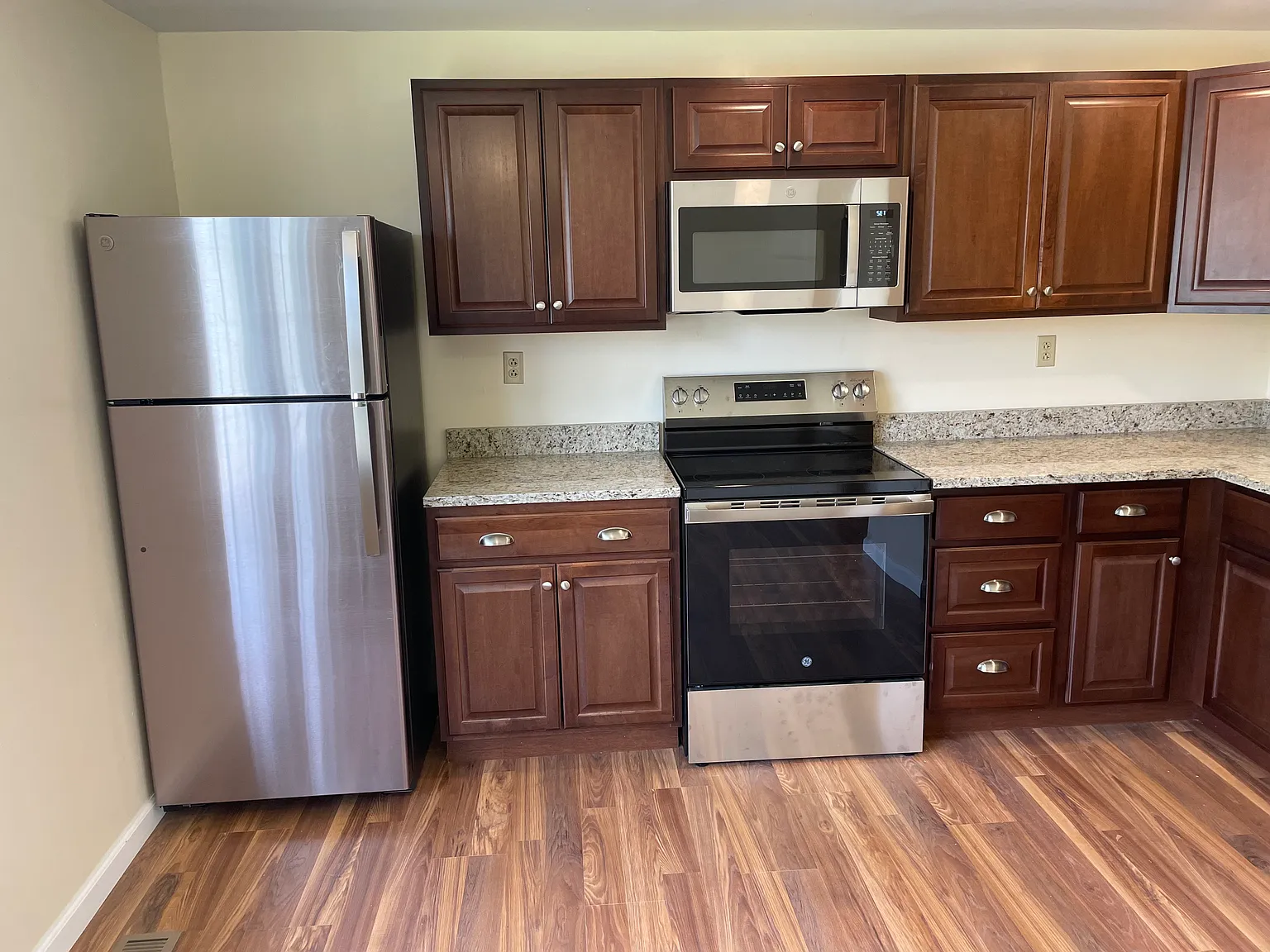 3 bed, 1.5 bath, 1388 sqft, $1,495 — Photo 2