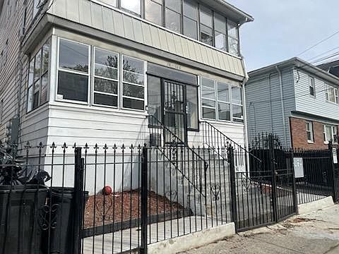 1st image of 118-120 Isabella Ave #1