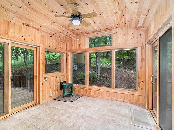 3rd image of 439 Hartley Pl