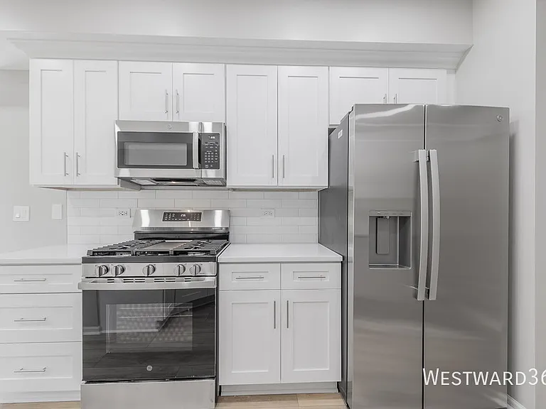 24821 Gates Ct — Photo 3