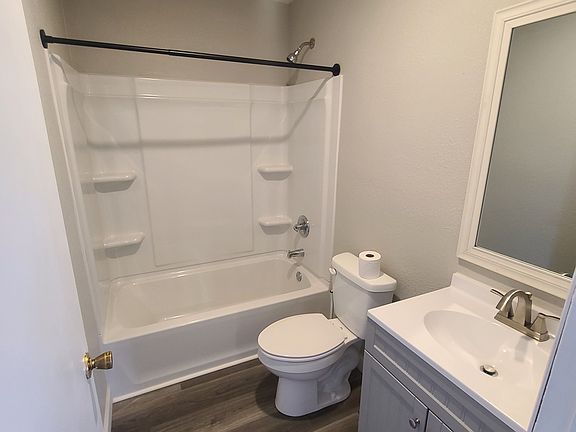 4th image of 124 W College St #1