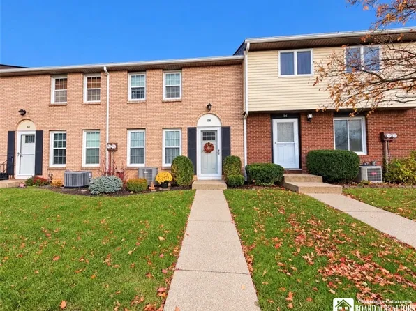 158 Stepping Stone Ln, Orchard Park, NY 14127