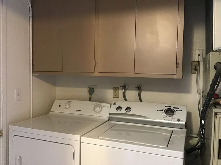 1436 E 9th St #6 — Photo 6