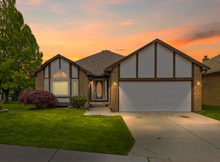 15614 Sunday Silence Ct #149, Clinton Township, MI 48035