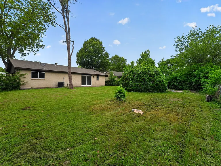 302 Independence Dr — Photo 30
