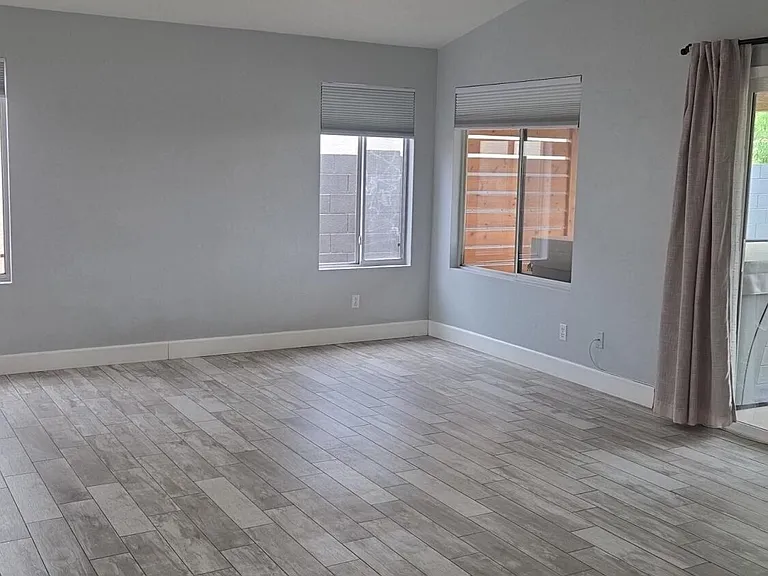 151 W Sagebrush St — Photo 15