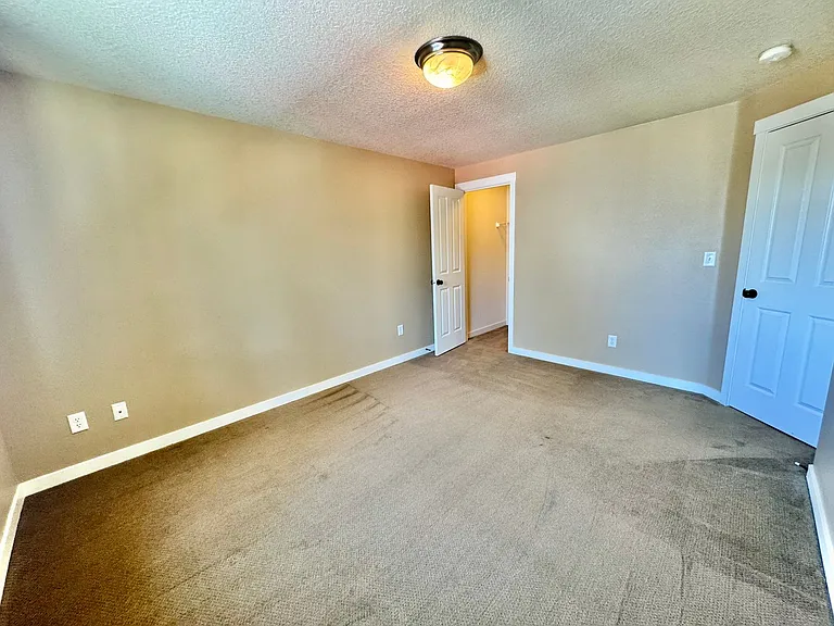 2401 NE 114th Ct — Photo 18