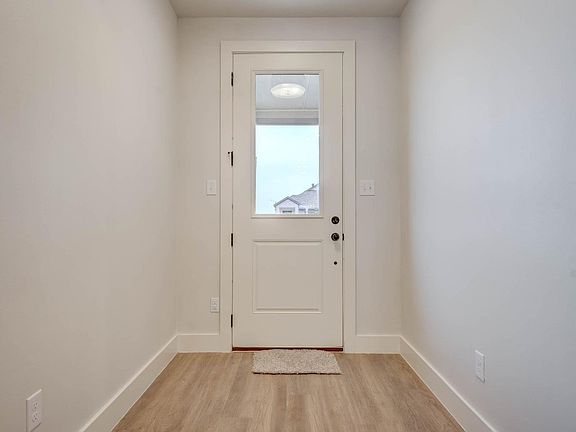 3rd image of 139 Buckingham Ave