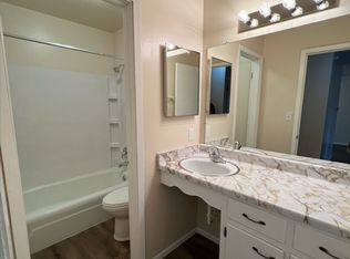 1005 S East St #202, Appleton, WI 54915