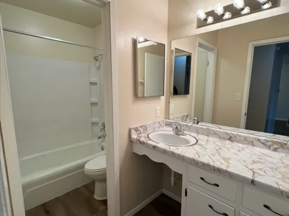 South River Apartments (1005), 1005 S East St #202, Appleton, WI 54915