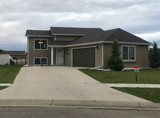 227 Maple Pointe Blvd, Mapleton, ND 58059