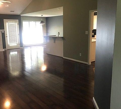 4th image of 732 Bradford Ln