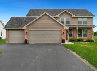 736 Biscayne Pl, Roscoe, IL 61073