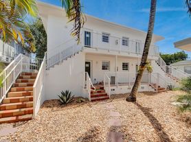 570 NE 68th St, Miami, FL