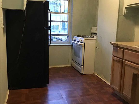 4th image of 14711 Hillside Ave