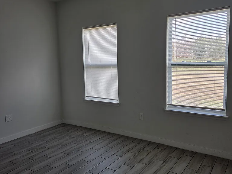 721 Green Ct — Photo 10