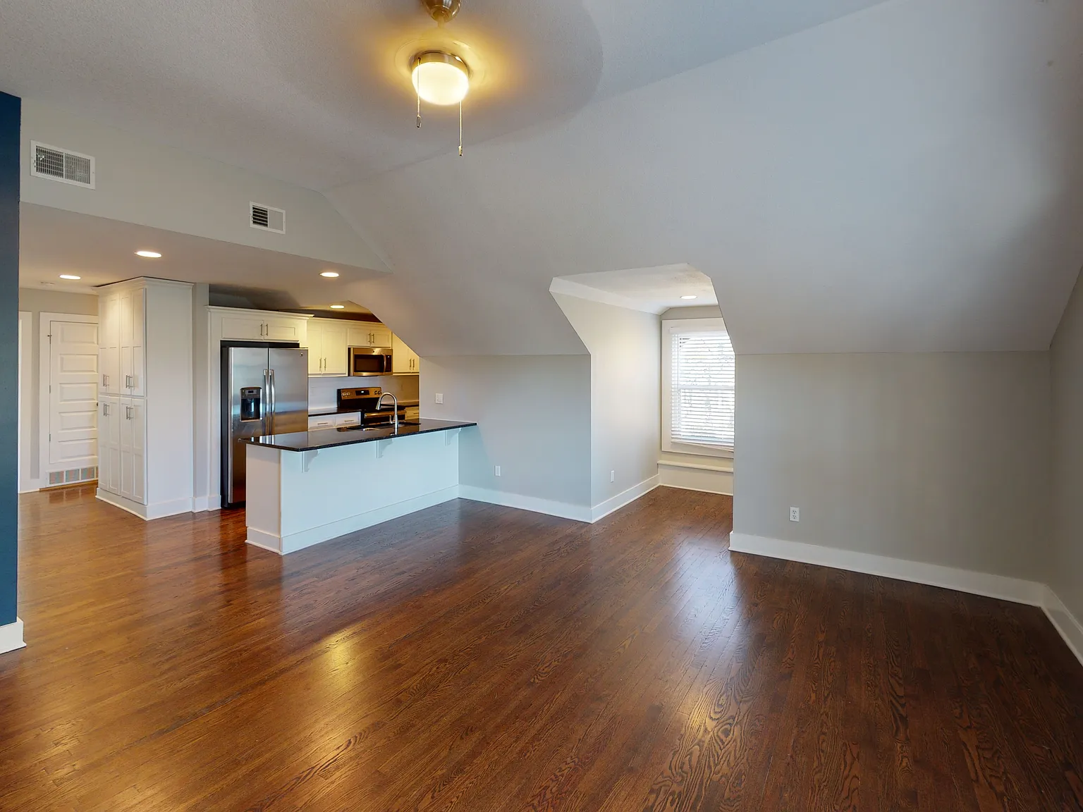 3726 Washington | Charming Updated Apartment — Photo 2