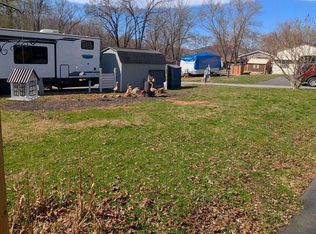 10 Jolly Wood Dr, Falling Waters, WV 25419