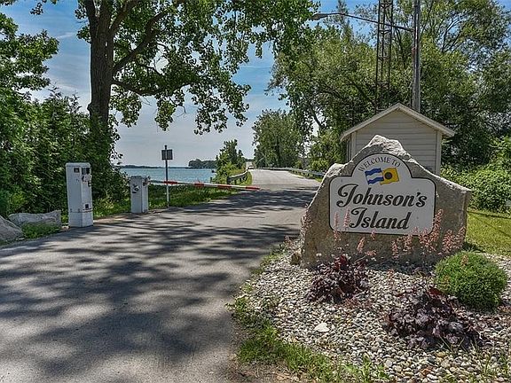 5th image of 3695 E Baycliffs Dr
