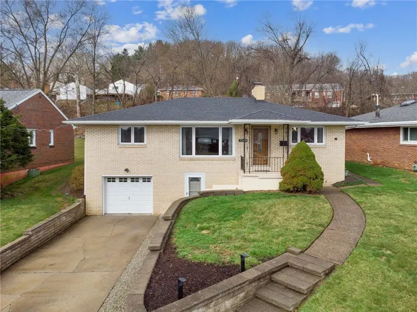 2208 Hemlock Dr, White Oak, PA 15131