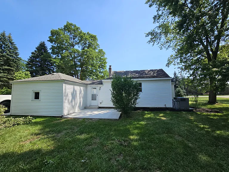5555 W Utica Rd — Photo 11