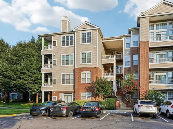 4200 Mozart Brigade Ln APT V, Fairfax, VA 22033