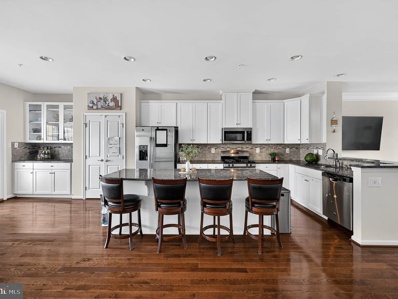4 bed, 3.5 bath, 2520 sqft, $2,950 — Photo 1