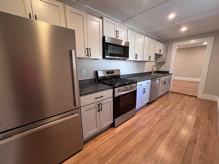 52 Lincoln St #A — Photo 3