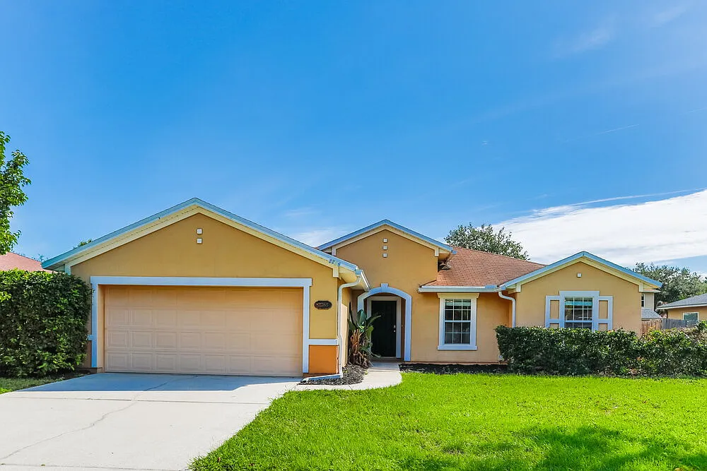 3 bed, 2.0 bath, 1710 sqft, $2,020 — Photo 1