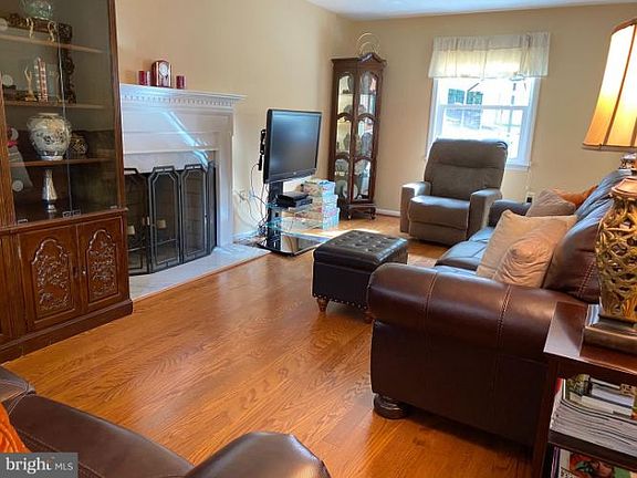 3rd image of 3358 Rollingwood Dr