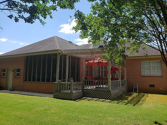 3rd image of 204 Woodbury Ct