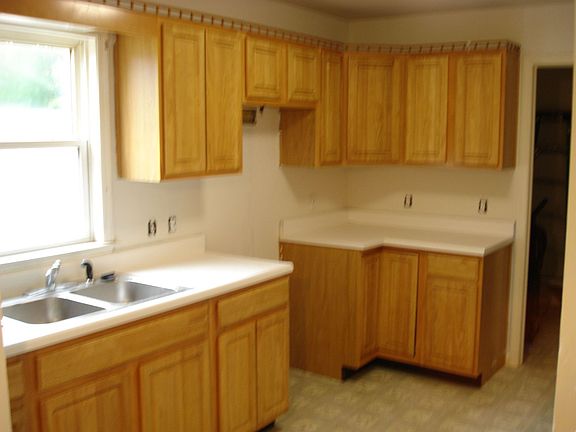 Spacious Kitchen tons of storage