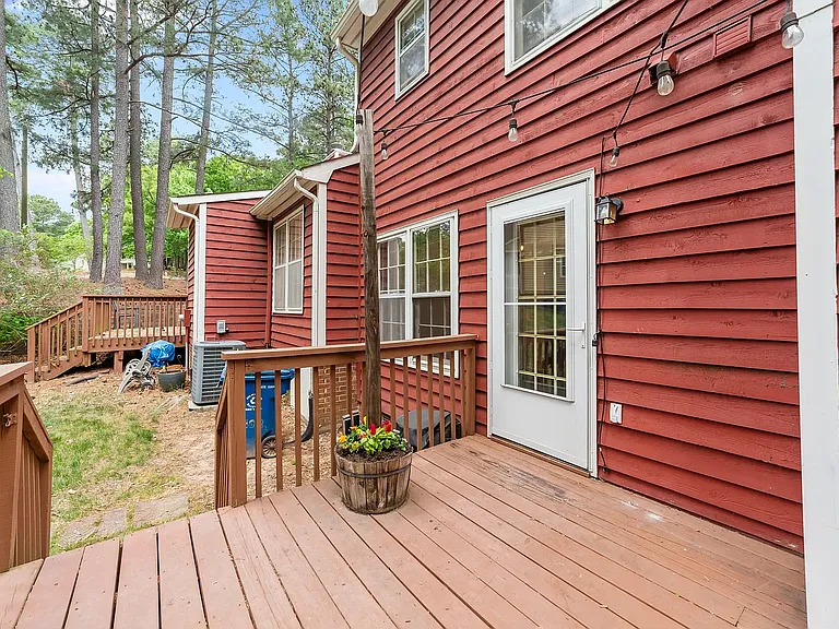 102 Shady Spring Pl — Photo 24