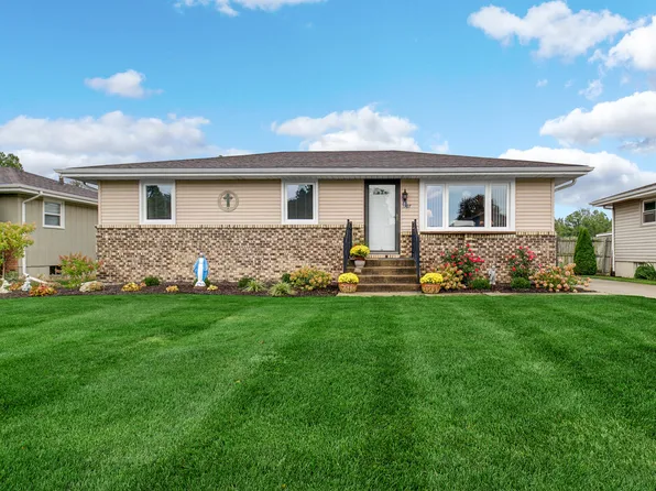 1707 Selo Dr, Schererville, IN 46375