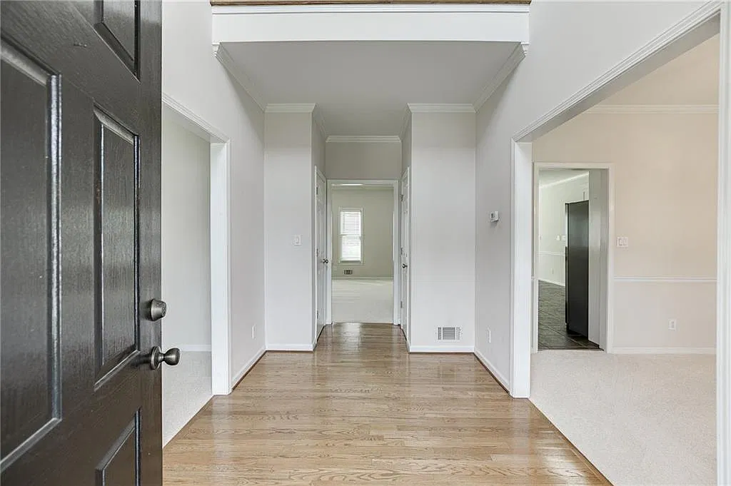 4 bed, 2.5 bath, 2748 sqft, $2,500 — Photo 4