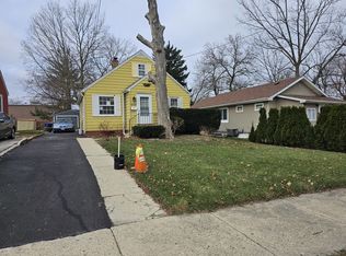 566 S Elmwood Ave, Waukegan, IL 60085