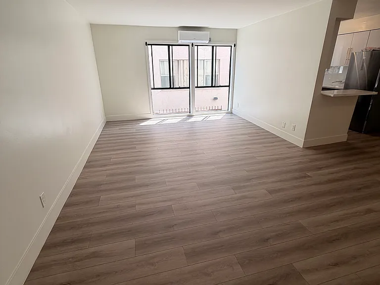 1609 Veteran Ave #3 — Photo 4
