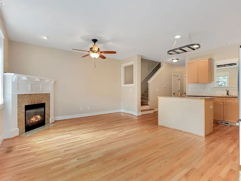 11488 SW Lomax Ter — Photo 8